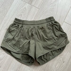 Lululemon Hotty Hot shorts (size 6) 2.5”